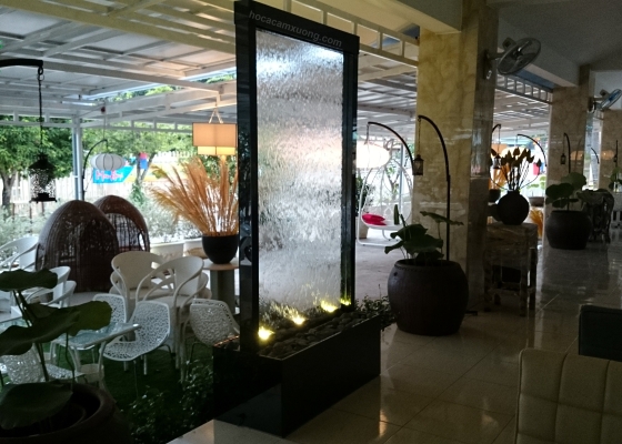 THÁC NƯỚC TRÊN KÍNH TẠI NHÀ HANG PHI LONG( 1m2x 2m4 )